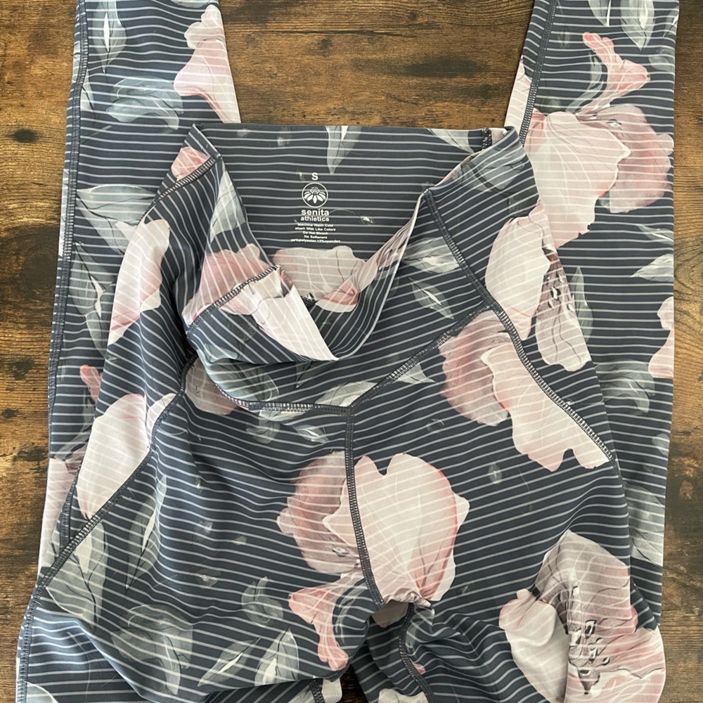 Senita Athletics Workout Leggings Stripe Floral Size Small with side pockets